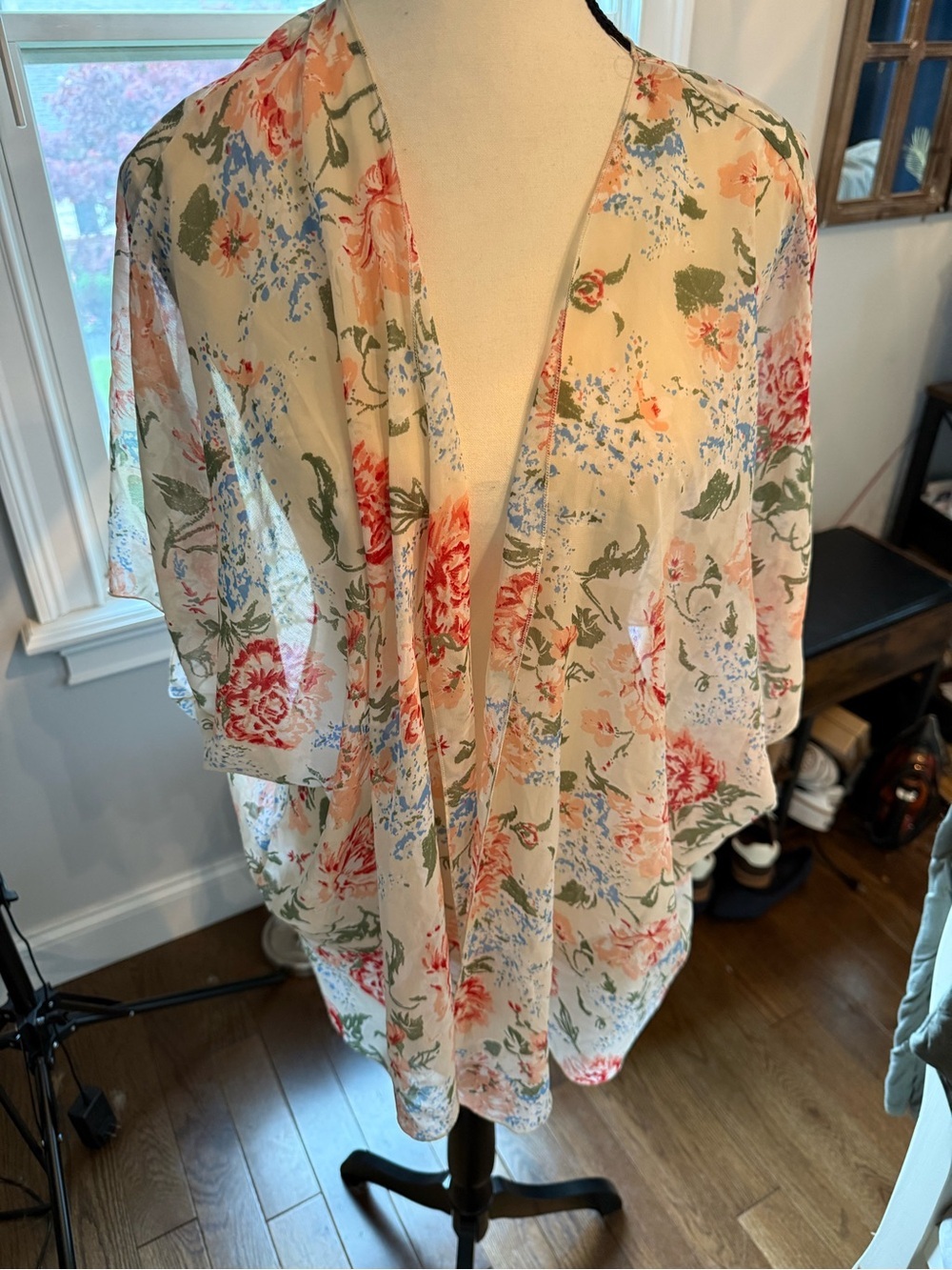 Lottie and Holly sheet Lightweight Floral Kimono Jacket - Cream Floral medium